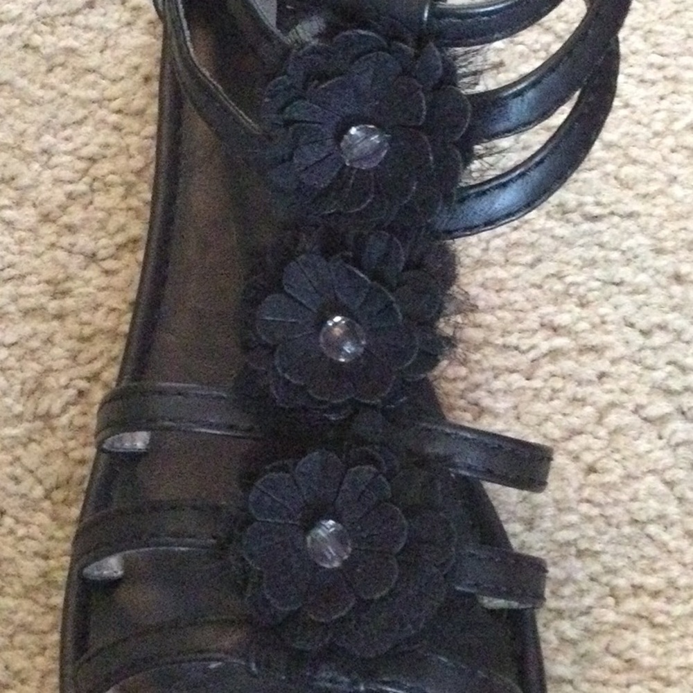 R2 Sandals - Picture 10 of 10